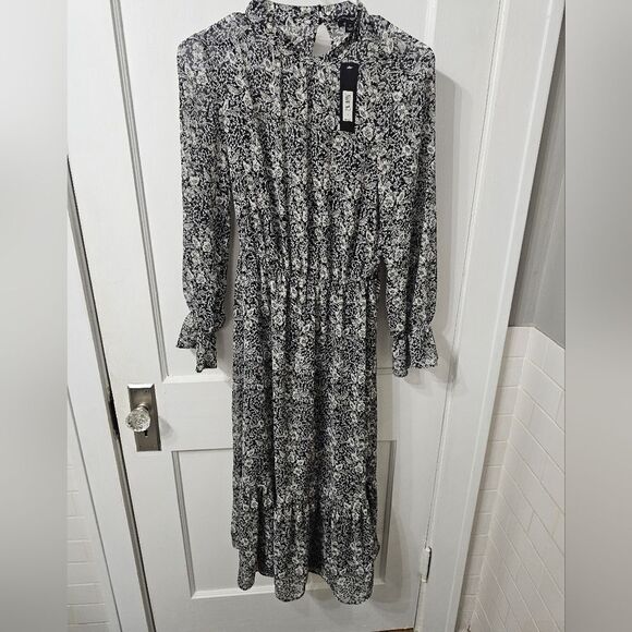 Banana Republic Dresses & Skirts - NWT Banana Republic black and white floral dress sz 2